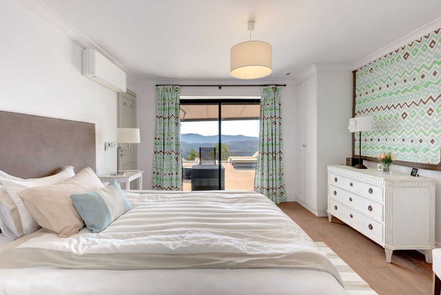Villa Castellaras — Soverom og bad 4