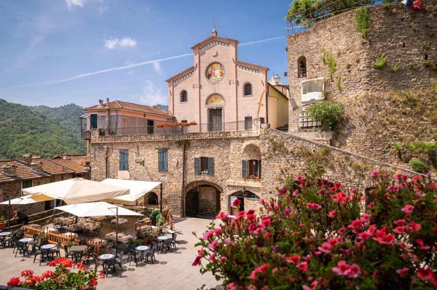 Oppdag Apricale
