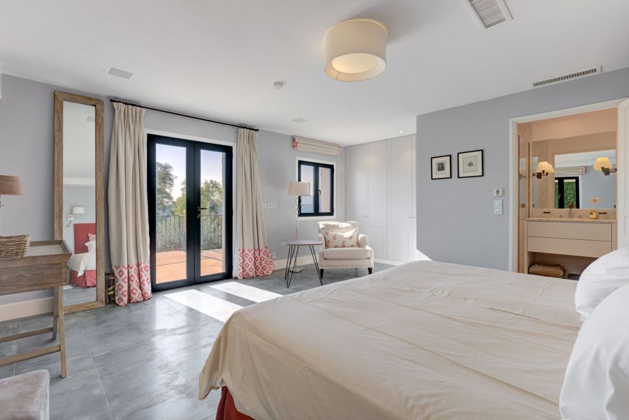 Villa Castellaras — Soverom og bad 6