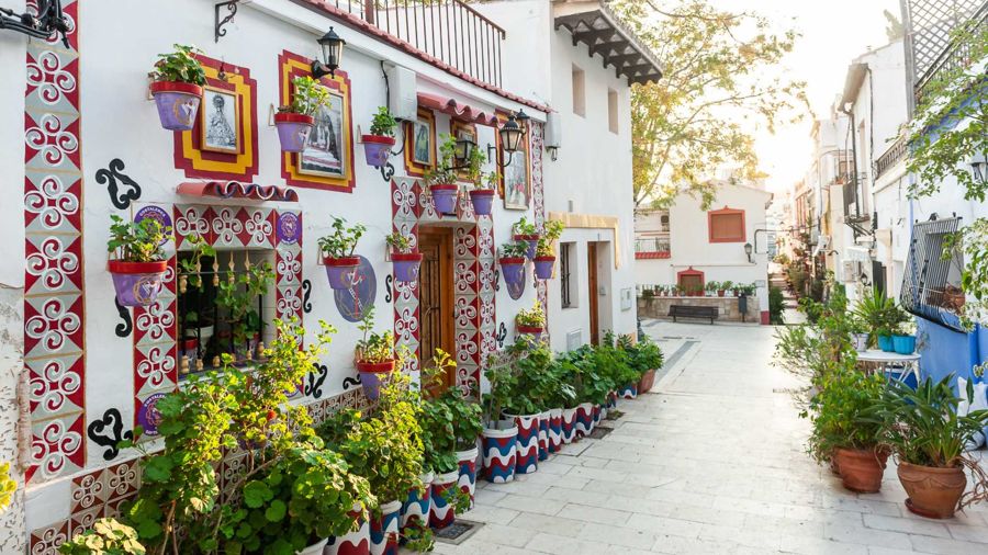 Alicante - «Lysenes by»